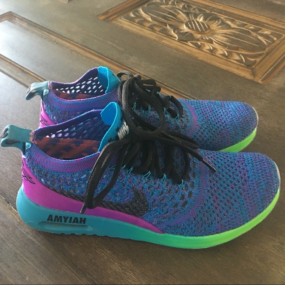 Nike Shoes - Nike sneakers like new